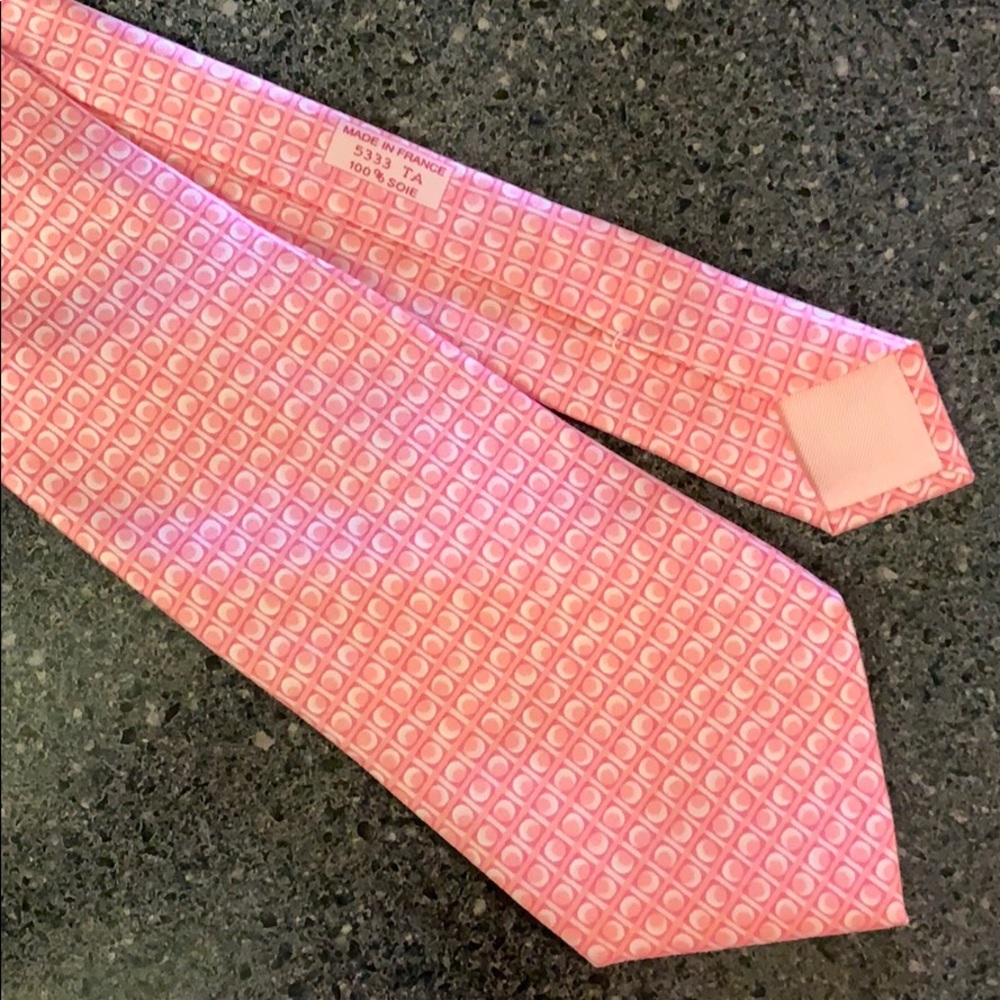 Men's 100% silk Hermes pink dot pattern tie